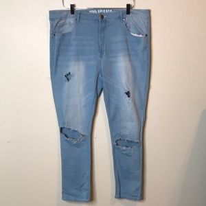 VIP DISTRESS LIGHT WASH JEANS SZ 21/22